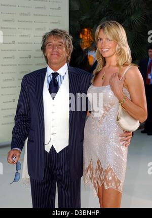 (dpa) - British rock singer Rod Stewart and his girlfriend Penny Lancaster arrive to the gala dinner for the Laureus Award at the sports club in Monte Carlo, 19 May 2003.  The 'Laureus World Sports Award' will be presented on 20 May 2003 in Monte Carlo for the fourth time. Stock Photo