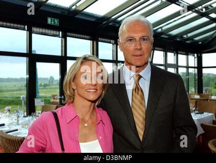 (dpa) - German soccer legend Franz Beckenbauer, President of the organisation committee of the World Soccer Championships 2006 and President of the soccer club Bayern Munich, poses with his new girlfriend Heidi Burmester at the Golf & Country Club in Brunstorf, Germany, 18 May 2003. Stock Photo