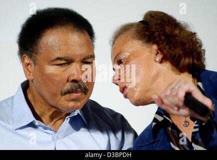 (dpa) - Boxing legend Muhammad Ali and his wife Lonnie pose for photographers as Ali presents his book at the book fair in Frankfurt, 9 October 2003. The book is entitled 'GOAT' (The Greatest Of All Times), costs 7500 Euro and weighs more than 30 kg. The boxer, who is marked by Parkinson disease, di Stock Photo