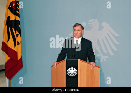 (dpa) - German President Horst Koehler appealed insistently to Germans to donate for Asia's flood disaster in Berlin, Germany, 30 December 2004. 'Donate for the victims and the reconstruction', said Koehler. Just like German Chancellor Schroeder Koehler asked for a relief of debts for nations which  Stock Photo