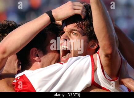 (dpa) - Bayern's midfielder Michael Ballack (R) cheers after scoring a goal during the Bundesliga game opposing FC Bayern Munich and Bayer 04 Leverkusen in Munich, 20 September 2003. The game ended in a 3-3 draw. Leverkusen currently ranks second, Bayern Munich fifth in the German first division. Stock Photo