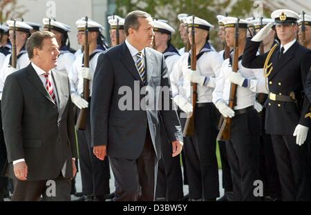 (dpa) - German Chancellor Gerhard Schroeder (L) and Turkish Prime Minister Recep Tayyip Erdogan inspect the honour guard at the chancellery in Berlin, 2 September 2003. Schroeder announced his support for Turkey to become a member of the European Union. The three-day-visit to Berlin is Erdogan's fir Stock Photo