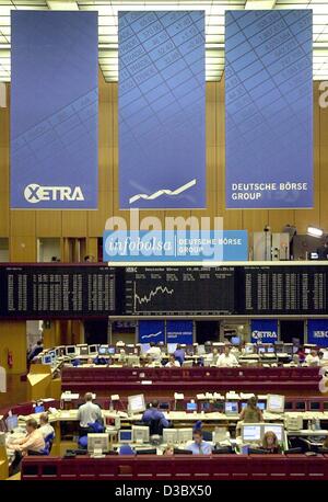 (dpa) - A view of the trading floor in the German stock exchange (Deutsche Boerse) in Frankfurt, Germany, 20 August 2003. Stock Photo