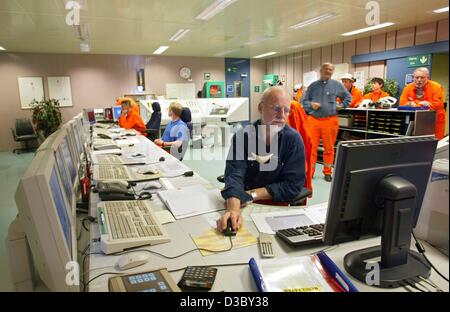 (dpa) - A view into the control room of a gas and oil rig in the North Sea, about 250 km offshore of Stavanger, Norway, 5 July 2003. The platform belongs to the Ekofisk field complex, which comprises the oil and gas rigs Ekofisk, Eldfisk, Embla and Tor. The workers stay two weeks on the rig working  Stock Photo