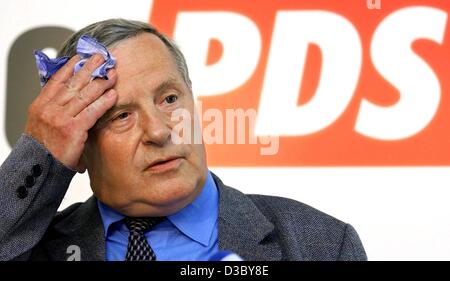 (dpa) - Lothar Bisky, chairman of the communist party PDS, wipes his forehead during a press conference in Berlin, 11 June 2003. In the files of the former East German Stasi secret police he is named as an inofficial employee for the foreign department of the Stasi. Bisky denied working for the Stas Stock Photo