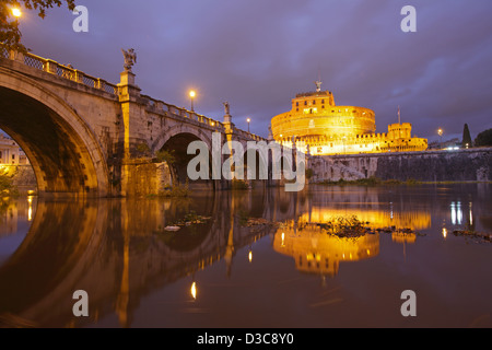 Castel Sant'Angelo (Mausoleum of Hadrian), reflected in the Tevere river, Rome, Italy Stock Photo