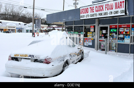 New Haven Connecticut police car abandoned during the blizzard Nemo, which dumped record snowfall in Connecticut, USA Stock Photo
