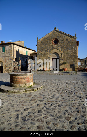 Monteriggioni is a medieval walled town, located on a natural hillock, in the Siena Province of Tuscany Stock Photo