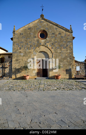 Monteriggioni is a medieval walled town, located on a natural hillock, in the Siena Province of Tuscany Stock Photo