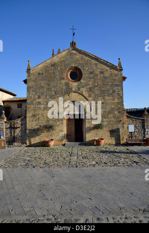 Monteriggioni is a medieval walled town, located on a natural hillock, in the Siena Province of Tuscany Stock Photo