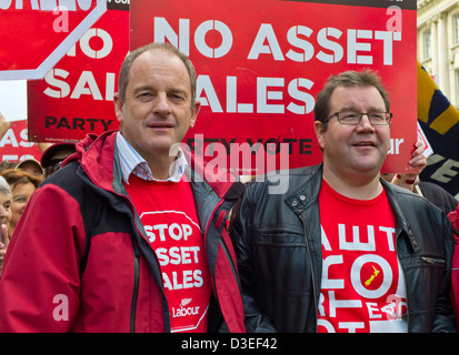 28.04.12 Auckland NZ Left to right David Shearer MP Leader of the New Zealand Labour Party with right Grant Robertson MP. Stock Photo
