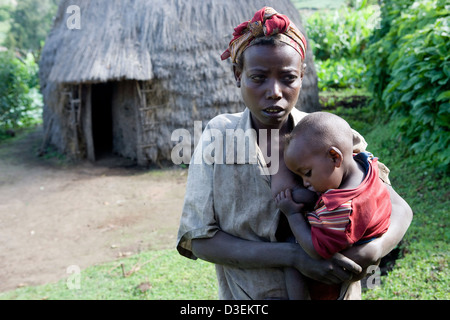 DUGANO KOSHAMBO VILLAGE, WOLAYITA ZONE, SOUTHERN ETHIOPIA, 20TH AUGUST 2008: Worknesh Teme holds her younger child. Stock Photo