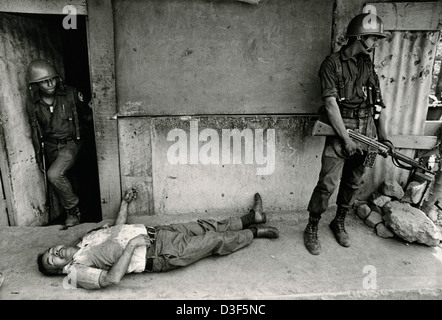 CUSCATANCINGO, SAN SALVADOR, EL SALVADOR,  28th March 1982: A tailor, killed in the crossfire in battle between army and guerillas. Stock Photo