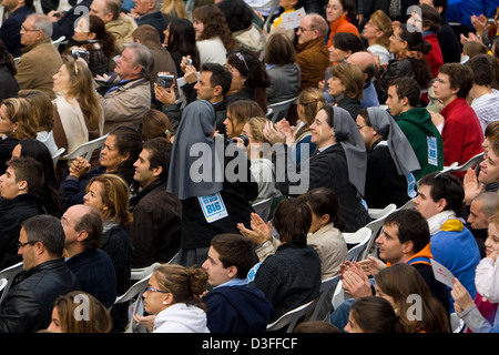 Barcelona, Spain, believers await the arrival of Pope Benedict XVI. Stock Photo