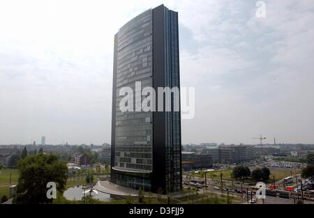 (dpa) - A view of the headquarters of the insurance company ARAG in Duesseldorf, Germany, 9 July 2003. The so called ARAG-Tower was built by British architect Sir Norman Foster and has a hight of 124,9. It is the tallest building in the city. Stock Photo
