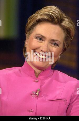 (dpa) - Hillary Rodham Clinton, US Senator and former First Lady, smiles during a German TV talk show in Berlin, 6 July 2003. On the last leg of a 10-day European tour the 55-year-old Clinton came to Berlin to promote her memoirs entitled 'Living History' ('Gelebte Geschichte'), but repeated she had no plans to run for the American presidency. Her memoirs are now second in most Ger Stock Photo