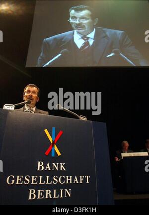 (dpa) - Hans-Joerg Vetter, Chairman of the board of Bankgesellschaft Berlin (bank society), financial group, speaks during the general meeting at the International Congress Centre (ICC) in Berlin, 4 July 2003. There has been no change in the financial situation after an attempt to recapitalise the bank. The bank registered an encouraging operative profit of 54 million Euro after it Stock Photo