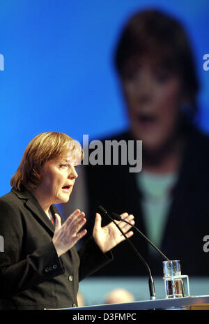 (dpa) - Angela Merkel, Leader of the German Christian Democratic Union (CDU), gives a speech during the CDU's 18th party congress in Duesseldorf, Germany, 6 December 2004. The party congress takes place under the motto 'Deutschlands Chancen nutzen' (to use Germany's chances). Stock Photo