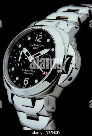 Panerai luminor hi res stock photography and images Alamy