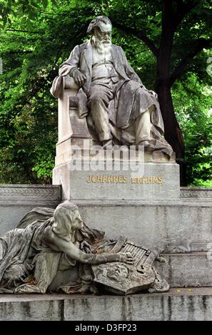 (dpa files) -  The picture shows a monument of Brahms in the Ressel Park in Vienna, Austria 9 August 2000. The son of a musician, Brahms became a piano prodigy. In 1863 he moved to Vienna, which would remain his principal home until his death. He took several positions as choral and orchestral conductor and performed as a soloist. The success of his 'German Requiem' (1868) gave him Stock Photo