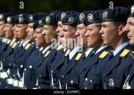 (dpa) - Soldiers of the Watch Batallion of the German Bundeswehr stand guard to welcome a foreign president with military honours in Berlin, 2 May 2003. Stock Photo