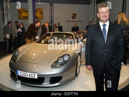 (dpa) - Wendelin Wiedeking, CEO of Porsche, stands next to Porsche's new sports car model 'Carrera GT' at the Geneva 'Automobilesalon' the car exhibition and trade fair in Geneva, Switzerland, 3 March 2003. The 'Automobilesalon' is the first highlight in the current European business year for car manufacturers and designers. 265 exhibitors will present around 900 brands from 30 cou Stock Photo