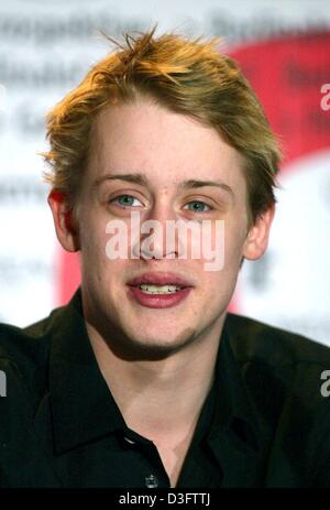 (dpa) - US actor Macaulay Culkin ('Home Alone') speaks during the press conference for his latest film 'Party Monster' at the 53rd International Film Festival in Berlin, 9 February 2003. The film about the nightlife in New York runs out of competition in this year's Berlinale festival. Stock Photo