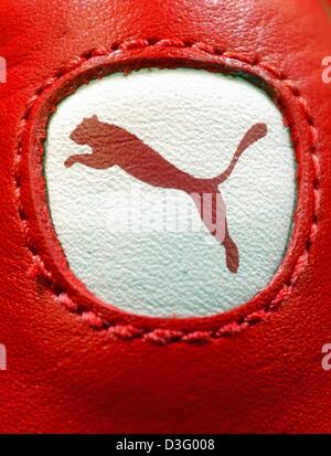 Logo hotsell puma om