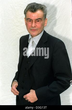 (dpa files) - German actor Horst 'Hotte' Buchholz pictured in Hamburg, 16 January 1998. The German legend died 3 March 2003 at the age of 69 in Berlin of a 'serious illness'. Buchholz was one of the few German actors to come to international fame and to succeed in Hollywood. Born on 4 December 1933 in Berlin, Buchholz debuted in 'Marianna' in 1955 and won a Cannes Film Festival awa Stock Photo
