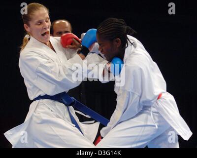 (dpa) - German Nadine Ziemer (L)  fights against Dutch Vanesa Tania Nortan in the women's Kumite Karate competition at the 7th World Games in Duisburg, Germany, Saturday 23 July 2005. Karate is one of the 40 non-Olympic sports that are featured at the sports event, which runs from 15 July to 24 July 2005 in the Ruhr Basin towns of Duisburg, Bottrop, Oberhausen and Muelheim an der R Stock Photo