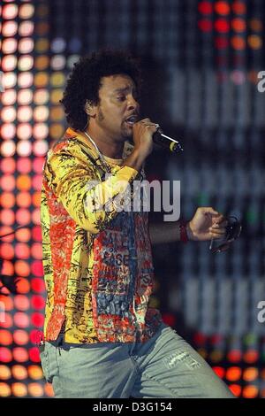 (dpa) - The US reggae singer Shaggy ('Boombastic') performs during 'The Dome 2003' music spectacle at the Olympia Festival Hall in Munich, Germany, 28 February 2003. It is the 25th anniversary of the music event which takes place quarterly and where around 10,000 fans can celebrate the idols of pop and rock. Stock Photo