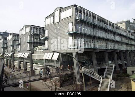 (dpa) - A view of the headquarters of Gruner and Jahr AG & Co KG printing and publishing house in Hamburg, Germany, 11 March 2003. Gruner and Jahr AG & Co KG is Europe's largest publishing house. The company owns more than 110 newspapers and is represented in 14 countries with almost 12,000 employees.  62 percent of its turnover is being earned abroad. The Bertlesmann AG owns 74,9  Stock Photo