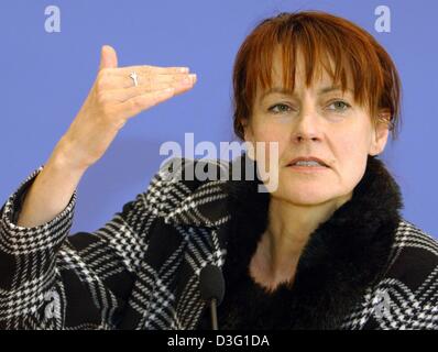 (dpa) - German Education Minister Edelgard Bulmahn (SPD) is speaking and gesturing, Berlin, 26 March 2003. She presented the 15th report on BAföG, the German federal education grant act. Since its reform two years ago there has been a run on German universities. The share of freshmen in 2002 was 35.6 percent which is eight percent more than their share in 1998. After the reform 25  Stock Photo