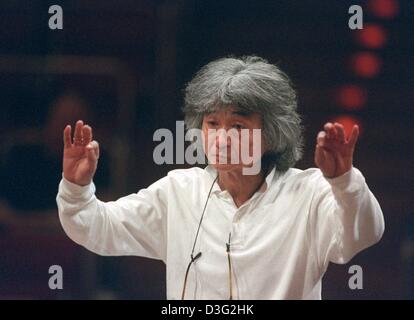 (dpa files) - Japanese-US conductor Seiji Ozawa, pictured during a rehearsal at the philharmony in Cologne, Germany, 8 May 2000. After initial conducting experience in Japan and studie at Tanglewood, the Manchurian-born conductor went to Europe to study with H. von Karajan. He became assistant to L. Bernstein at the New York Philharmonic (1961-65), then held posts in Toronto (1965- Stock Photo