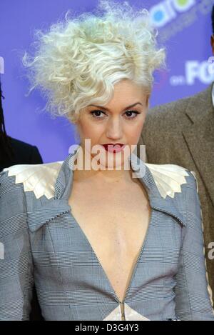 (dpa) - Singer Gwen Stefani of the group 'No Doubt' poses ahead of the Billboard awards show in Las Vegas, USA, 10 December 2003. The awards of the US music magazine Billboard were awarded for the 14th time. Stock Photo