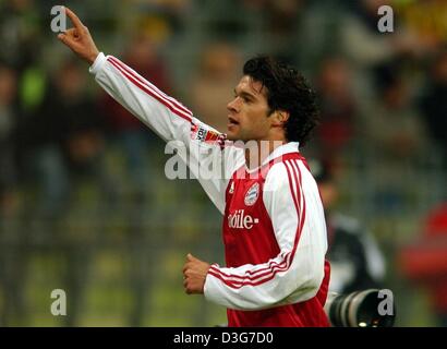 (dpa) - Bayern's midfielder Michael Ballack cheers after scoring a goal during the Bundesliga soccer game between FC Bayern Munich and Borussia Dortmund in Munich, 9 November 2003. Bayern Munich won 4-1 and now ranks fourth in the German first division. Stock Photo