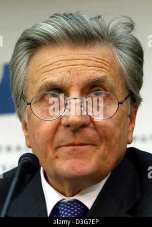 (dpa) - Jean-Claude Trichet, the new President of the European Central Bank (ECB) gestures during the first press conference in Frankfurt, Germany, 6 November 2003. Thursday's ECB gathering was also the first meeting of the bank's 18-member rate setting council presided over by Trichet who stressed continuity in the monetary policy developed under his predecessor and sent a strong  Stock Photo