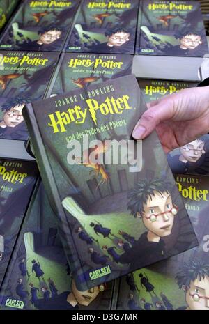 (dpa) - An employee of the internet bookseller amazon.de shows a book of the German-language edition of the fifth Harry Potter volume in Bad Hersfeld, Germany, 3 November 2003. 'Harry Potter and the Order of the Phoenix' will be available in shops as of Saturday, 8 November 2003. Amazon.de has to prepare more than 100,000 ordered copies for distribution on Friday. Stock Photo