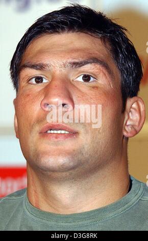 (dpa) - Polish light-heavyweight boxer Dariusz Michalczewski pictured during a press conference in Hamburg, 13 October 2003. Michalczewski will defend his WBO title in a fight against Mexican Julio Cesar Gonzalez in Hamburg on 18 October. Stock Photo