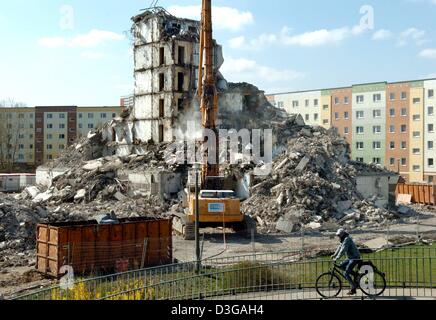 (dpa) - A demolition crane demolishes the remains of a building made with precast concrete slabs on Rostock, Germany, 14 April 2004. 32,000 of these buildings are to be demolished by 2009 making place for more green space and other development projects throught the northern part of eastern Germany. Stock Photo