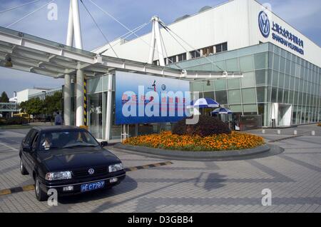 (dpa) - A VW car leaves the factory site of Chinese Joint-Venture partner 'Shanghai Automotive Industry' in Shanghai, China, 12 October 2004. The cooperative venture 'Shanghai Volkswagen Automotive Company Ltd.' (SVW), where VW models Santana, Passat, Polo and Touran are manufactured, celebrates its 20 year anniversary  on Friday 29 October 2004. Stock Photo