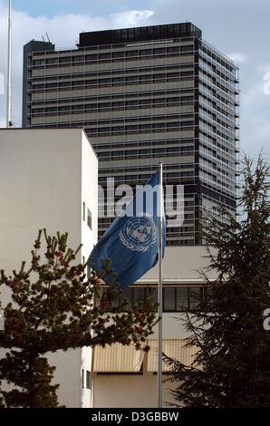 (dpa) - View of the assembly building 'Langer Eugen' in Bonn, Germany, 05 November 2004. Many UN organisations will move into the building in the middle of 2005. Stock Photo