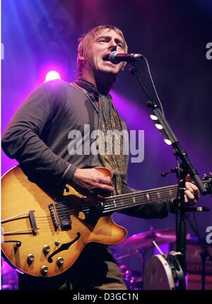(dpa) - British singer and guitarist Paul Weller performs on stage during the first date of the German part of his European tour at the E-werk in Cologne, Germany, 26 October 2004. Weller performed songs from his new album 'Studio 150' in front of 1,400 excited fans. After four dates in Germany the tour will take Weller to Northern Ireland, Ireland and the UK. Stock Photo