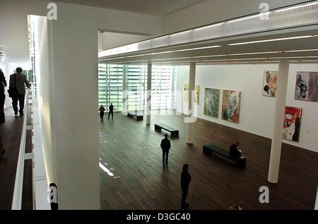 (dpa) - A view into the new museum building which accomodates the Frieder Burda collection in Baden-Baden, Germany, on Thursday, 21 October 2004. The building was conceived by US architect Richard Meier and the museum was officially opened on Friday, 22 October 2004. Stock Photo