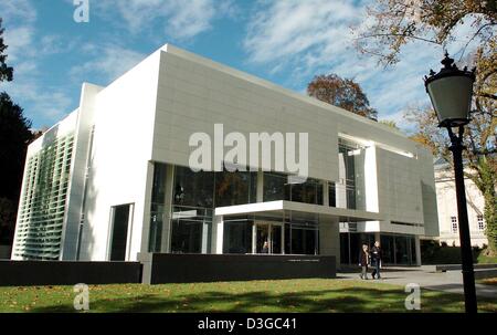 (dpa) - A view of the new museum building which will accomodate the Frieder Burda collection in Baden-Baden, Germany, on Thursday, 21 October 2004. The building was conceived by US architect Richard Meier and the museum was officially opened on Friday, 22 October 2004. Stock Photo