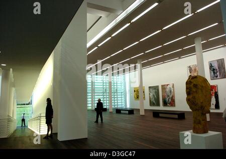 (dpa) - A view into the new museum building which accomodates the Frieder Burda collection in Baden-Baden, Germany, on Thursday, 21 October 2004. The building was conceived by US architect Richard Meier and the museum was officially opened on Friday, 22 October 2004. Stock Photo