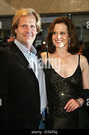 (dpa) - Actors Jeff Daniels and Sigourney Weaver arrive for the premiere of their new movie 'Imaginary Heroes' at the Film Festival in Toronto, Canada, 14 September 2004. Stock Photo