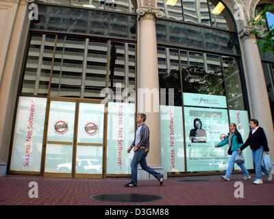 (dpa) - A view of the headquarters of the Internet company and stock market shooting star Salesforce.com in the Financial Distrit of San Francisco, USA, 28 June 2004. The software company with the advertising slogan 'Success. Not Software.' was first listed on the NYSE stock exchange on 24 June 2004 and had the most successful IPO of the year so far. Stock Photo