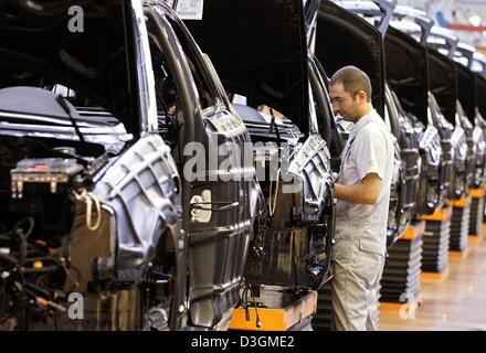 (dpa) - An employee works on the car body of a new Audi A3 at the Audi factory in Ingolstadt, Germany, 15 June 2004. Stock Photo