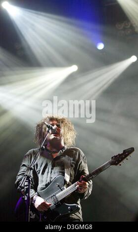 dpa) - Robert Smith, singer and guitarist of the British band 'The Cure', perofrms during the Hurricane Open Air Festival Scheessel, Germany, 26 June 2004. Stock Photo